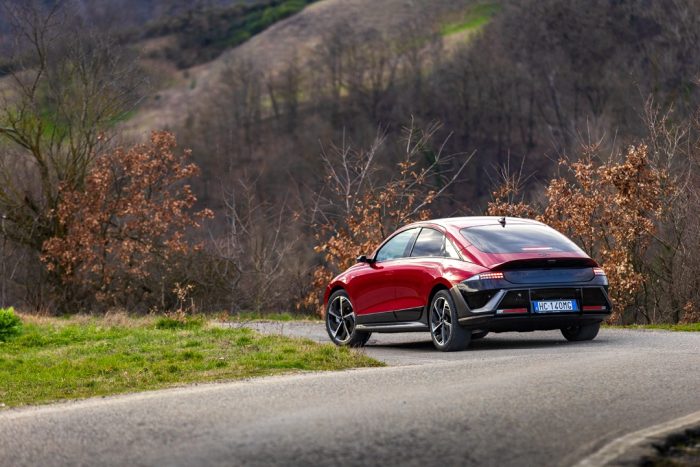 Hyundai apre gli ordini per la Nuova IONIQ 6 N Line, ammiraglia elettrica sportiva 4 Nuova IONIQ 6 02 700x467