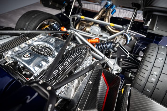 Pagani Huayra 70 Derecho 15 1 700x467