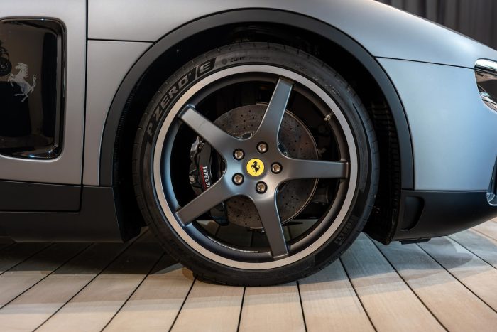 La gamma Pirelli P Zero conquista il Festival of Speed 2026 2 Pirelli P Zero E Ferrari Luce 700x467