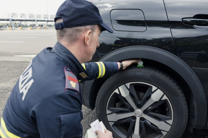 Vacanze Sicure 2026, 1 auto su 3 viaggia con gomme a rischio. L'iniziativa di Polizia di Stato e Assogomma 3