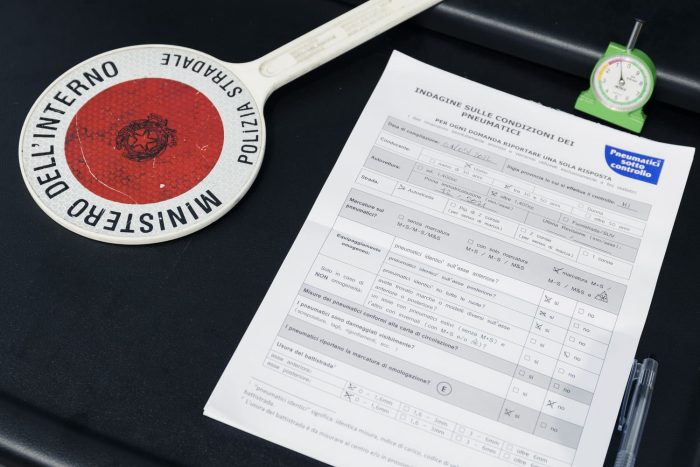 Vacanze Sicure 2026 1 auto su 3 viaggia con gomme a rischio. Liniziativa di Polizia di Stato e Assogomma 6 700x467