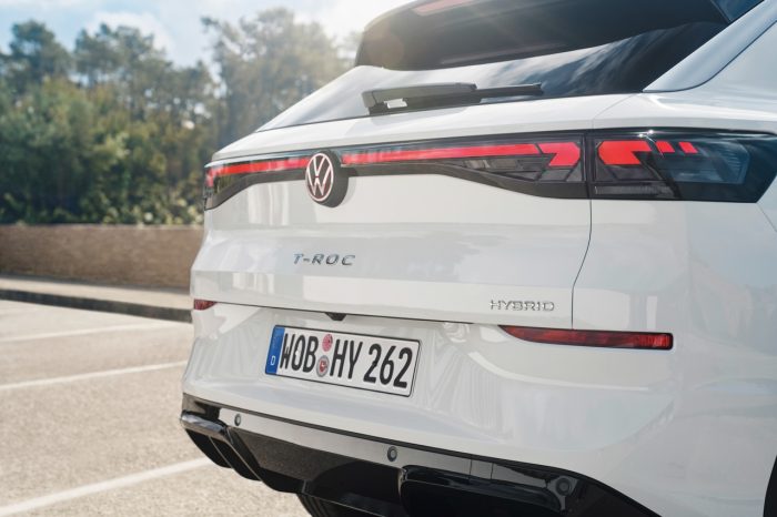 Full Hybrid oer Volkswagen Golf e T-Roc, prezzo e caratteristiche per l'Italia 2 Volkswagen Golf e T Roc Full Hybrid arrivano sul mercato come funzionano 6 700x466