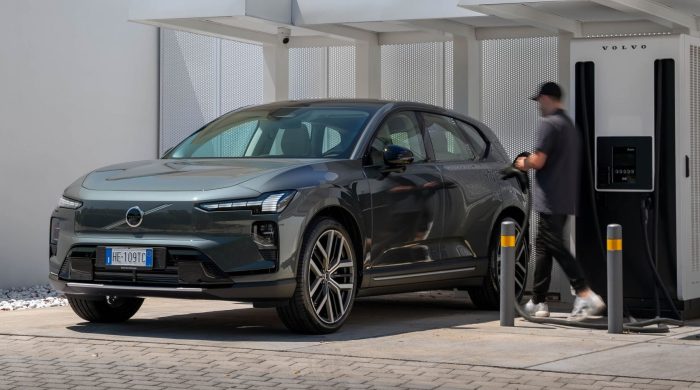 Volvo EX60, elettrica di tecnologia, lusso e massima sicurezza. La prova 7 Volvo EX60 prova su strada 57 scaled e1784646979356 700x390