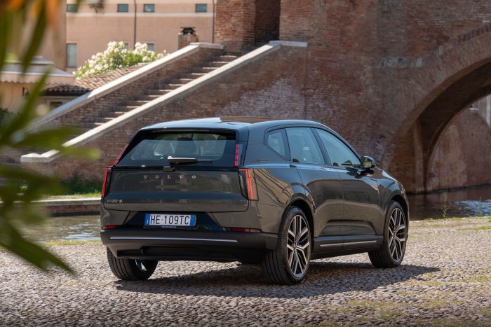 Volvo EX60, elettrica di tecnologia, lusso e massima sicurezza. La prova 4 Volvo EX60 prova su strada 9 700x467