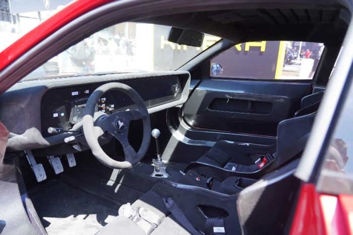 Volanti in Alcantara, i segreti per la guida perfetta in estate 2 Alcantara volante 3 700x466