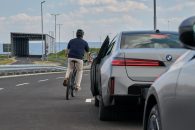 BMW-Neue-Klasse-aumenta-la-sicurezza-di-20-volte-col-Superbrain-64-195x130.jpeg
