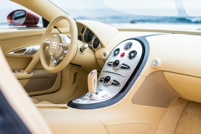 Bugatti celebra i 20 anni della formidabile Veyron con un esemplare unico firmato La Maison Pur Sang 5 Bugatti celebra i 20 anni della Veyron con un esemplare unico firmato La Maison Pur Sang 18 700x467