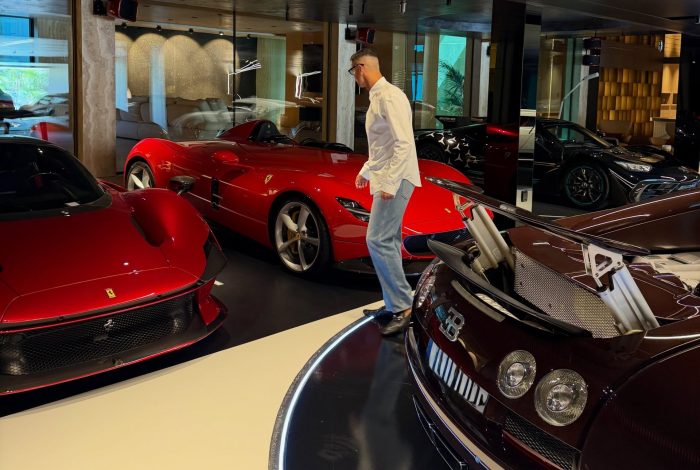 Cristiano Ronaldo mostra il suo fenomenale garage di supercar da 40 milioni 3 Cristiano Ronaldo mostra il suo fenomenale garade di supercar da 40 milioni