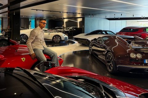 Cristiano Ronaldo mostra il suo fenomenale garade di supercar da 40 milioni