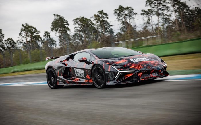 Formidabile Lamborghini Revuelto SV, sta per arrivare ma ha già fatto un record