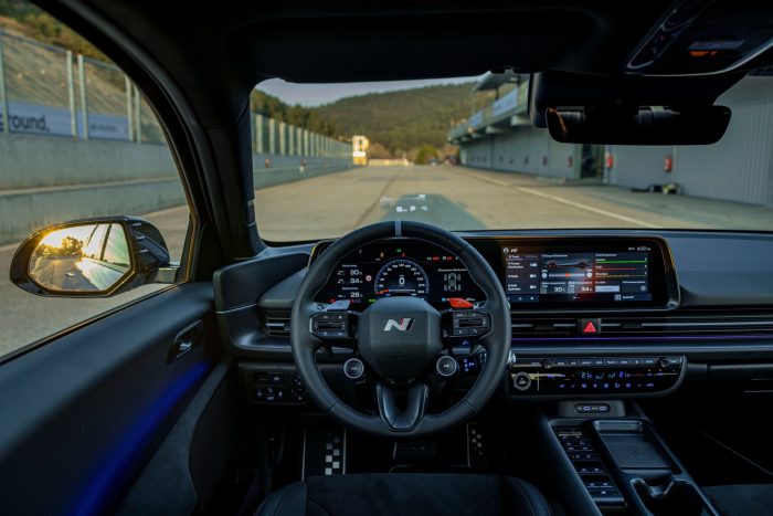 Hyundai Ioniq 6 N arriva in Italia e va fortissimo. Informazioni e prezzo 4 IONIQ 6 N 01 700x467