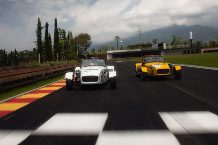 La Canniccia in Versilia rinascita di unicona tra lusso motori e food Caterham Experience 2 scaled e1785946668494 700x465