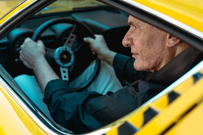 Lamborghini Miura SV, 55 anni per la supercar Super Veloce... spaziale 3 Lamborghini Miura SV compie 55 anni la supercar Super Veloce 10 700x467