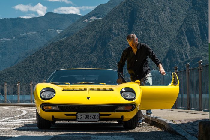 Lamborghini Miura SV, 55 anni per la supercar Super Veloce... spaziale 4 Lamborghini Miura SV compie 55 anni la supercar Super Veloce 13 700x467