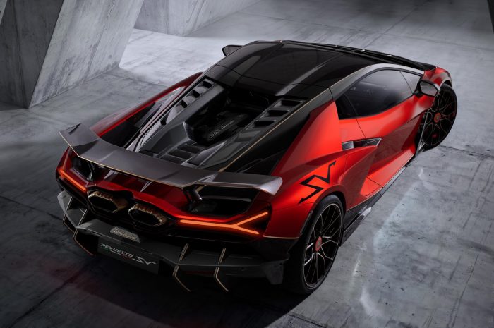Lamborghini Revuelto SV, senza limiti. Ibrida HPEV da 1.065 cavalli, assetto GT3 3 Lamborghini Revuelto SV 1 scaled e1786733367235 700x465
