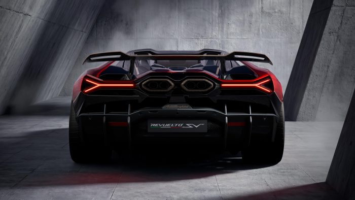 Lamborghini Revuelto SV, senza limiti. Ibrida HPEV da 1.065 cavalli, assetto GT3 6 Lamborghini Revuelto SV 6 700x394