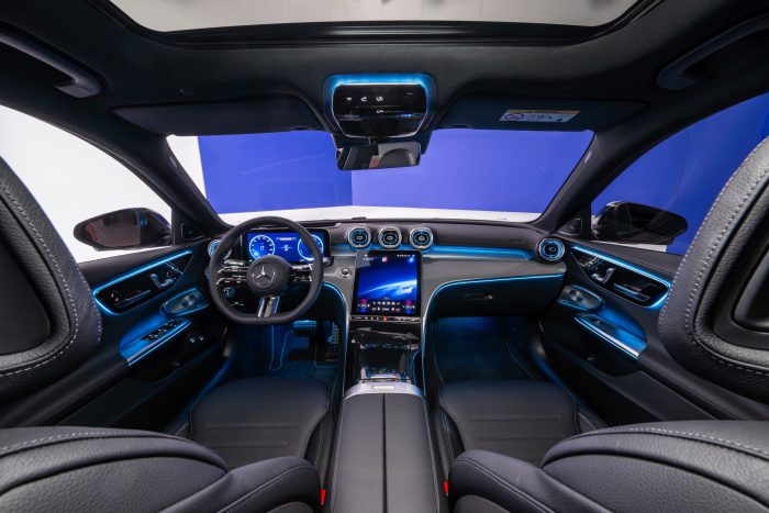 Nuova Mercedes Classe C, prezzo di benzina, ibridi e plug-in 4 Mercedes Classe C 2026 benzina diesel ibrida 3 700x467