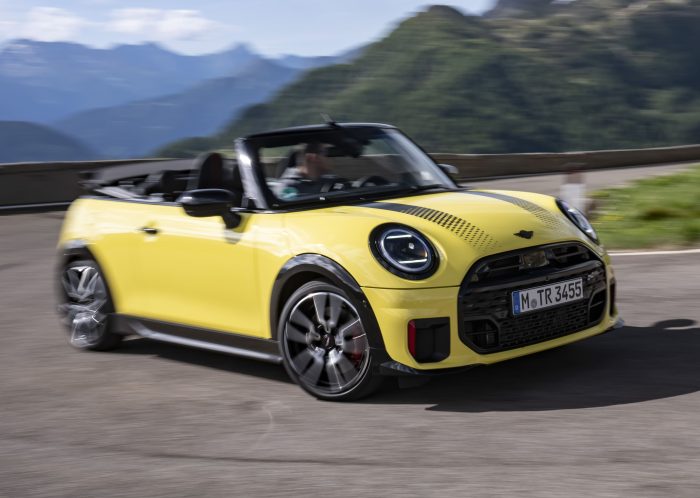 Mini John Cooper Works Cabrio 700x498