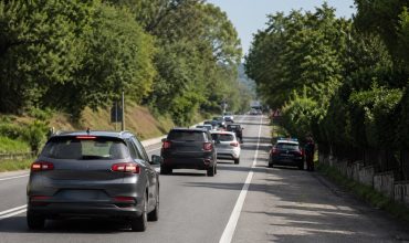 Nuovo-codice-della-strada-la-patente-a-17-anni-e-le-altre-riforme-370x220.jpeg