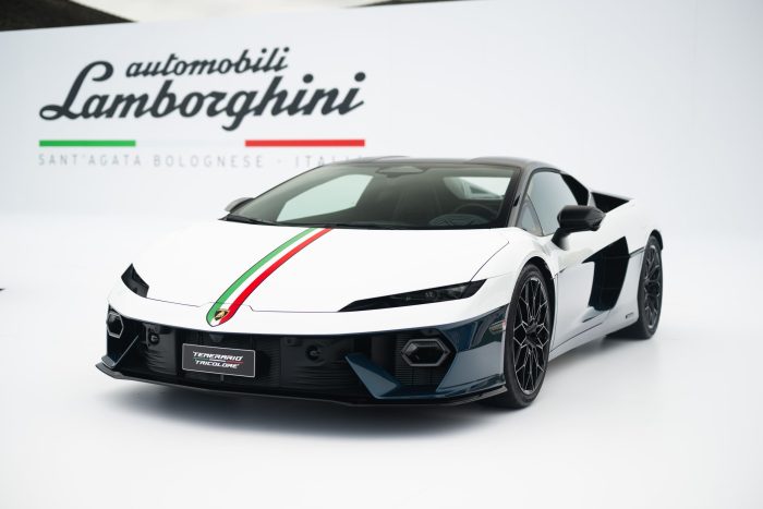 Revuelto SV e le foto più belle di tutte Lamborghini a The Quail 2026 4 Revuelto SV e le foto piu belle di tutte Lamborghini a The Quail 2026 14 700x467