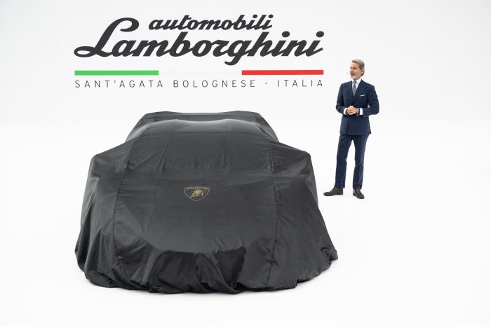 Revuelto SV e le foto più belle di tutte Lamborghini a The Quail 2026 3 Revuelto SV e le foto piu belle di tutte Lamborghini a The Quail 2026 6 700x467