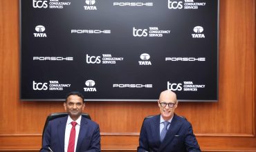 Svolta-Porsche-venduto-per-125-miliardi-al-Gruppo-Tata-la-societa-Mhp-Dr.-Michael-Leiters-CEO-Porsche-AG-and-K.-Krithivasan-CEO-MD-TCS-at-the-MoU--scaled-370x220.jpeg