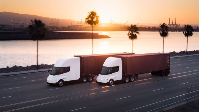 Tesla Semi, il super camion elettrico debutterà in Europa ad Hannover 3 Tesla Semi 1 700x394