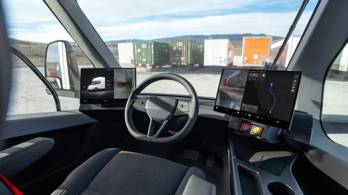 Tesla Semi, il super camion elettrico debutterà in Europa ad Hannover 5 Tesla Semi 8 700x394