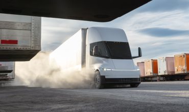 Tesla-Semi-9-1-370x220.jpg