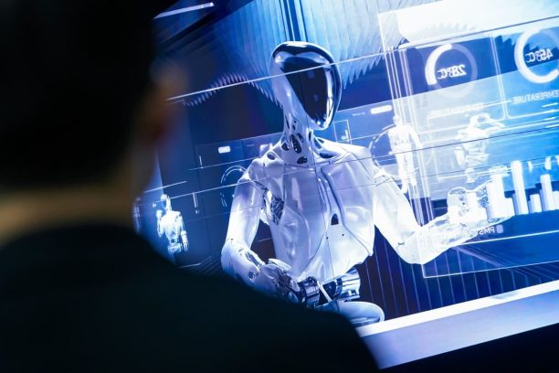 XPENG_Iron_robot_01-612x408.jpg