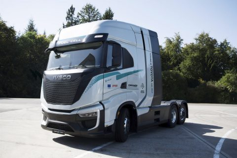 1920_iveco_s-eway_artic_fuelcell25
