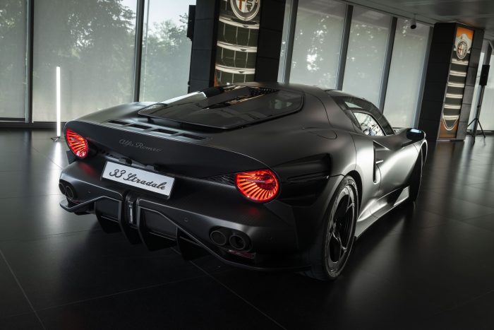 Alfa Romeo 33 Stradale Perla Nera 22 700x467