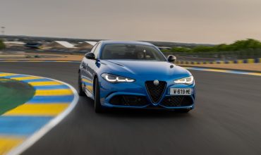 Alfa-Romeo-Giulia-Quadrifoglio-guida-migliore-5-370x220.jpg