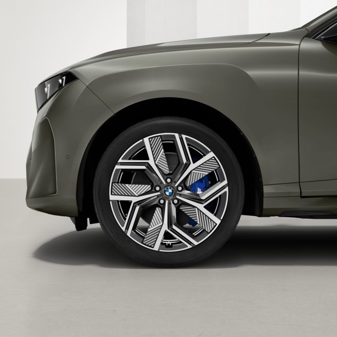BMW X5, arrivano gli accessori M Performance: dal carbonio al maxi box per i viaggi 2 BMW X5, arrivano gli accessori M Performance 46