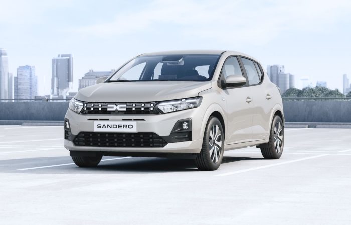 Dacia Sandero diventa full hybrid con la Streetway