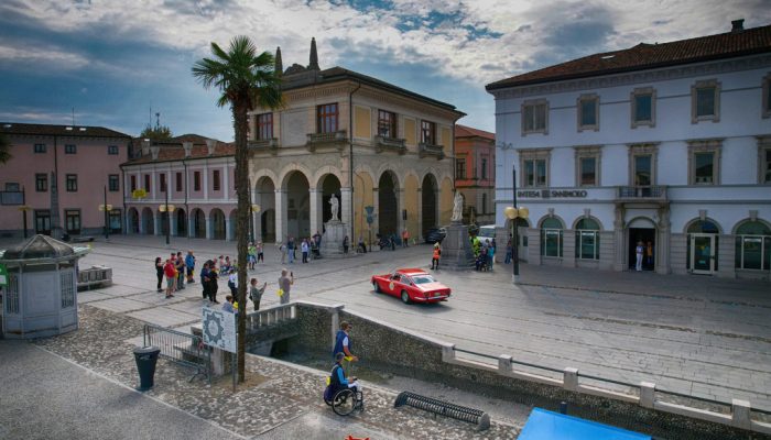 Ferrari Cavalcade Classiche 2026, il mito del Cavallino sfila sul Garda tra storia e ruggiti 4 Ferrari Cavalcade 2026 2 700x400