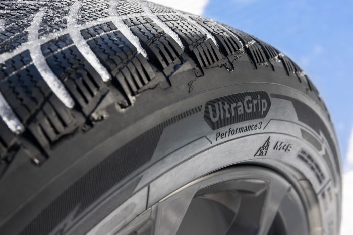GOODYEAR ULTRAGRIP PERFORMANCE 3 9 700x467