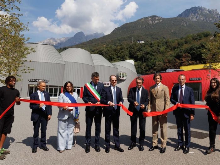 Inaugurato il nuovo stabilimento Moto Guzzi a Mandello del Lario 2 Inaugurazione della nuova casa di Moto Guzzi 1