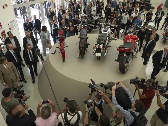 Inaugurato il nuovo stabilimento Moto Guzzi a Mandello del Lario 3 Inaugurazione della nuova casa di Moto Guzzi 6 700x525