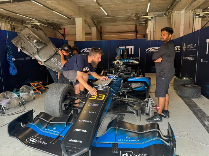 Le corse autonome fanno la storia a Imola, A2RL debutta in Europa durante l'ACI Racing Weekend 2 La Abu Dhabi Autonomous Racing League debutta a Imola 8 700x525