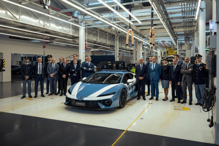 La Polizia di Stato ha una nuova e formidabile Lamborghini Temerario da 920 cavalli 2 700x467