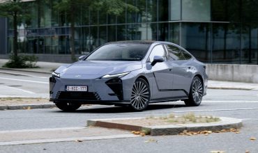 Lexus-ES-1-e1790657975991-370x220.jpg
