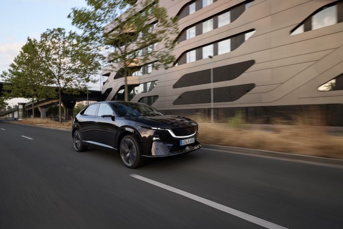 Mazda CX 6e su strada 38 700x467