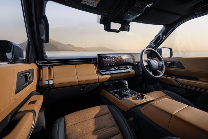 Mitsubishi Pajero, il ritorno del guerriero del fuoristrada. Diesel e telaio a longheroni 4 Mitsubishi Pajero 2027 4 700x467