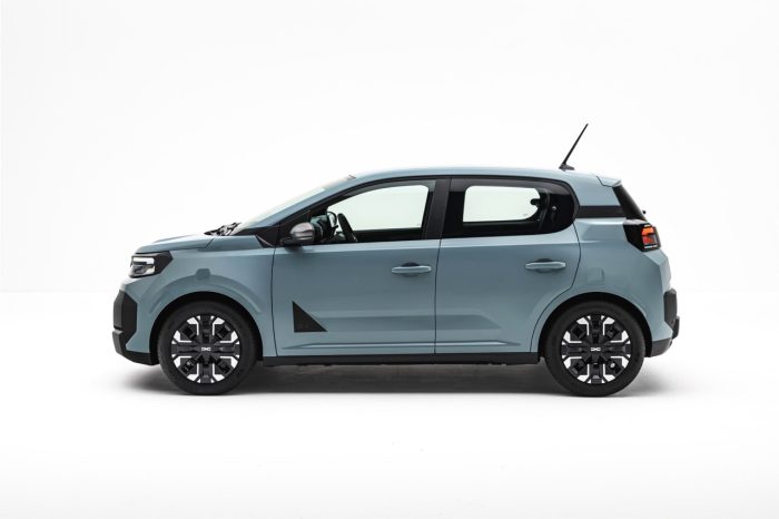 Nuova Dacia Spring 2027 27 700x466