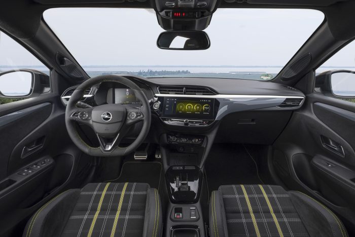 Opel Corsa GSE su strada 19 700x467