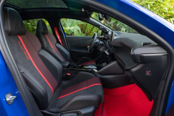 Peugeot E-208 GTi, la prova su strada. Quando l'elettrica sa divertire 7 Peugeot e 208 GTi la prova su strada 104 700x466