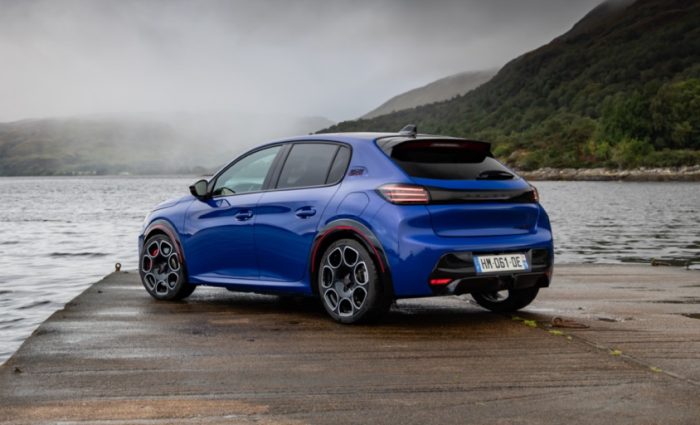 Peugeot E-208 GTi, la prova su strada. Quando l'elettrica sa divertire 3 Peugeot e 208 GTi la prova su strada 108 e1790268154519 700x425