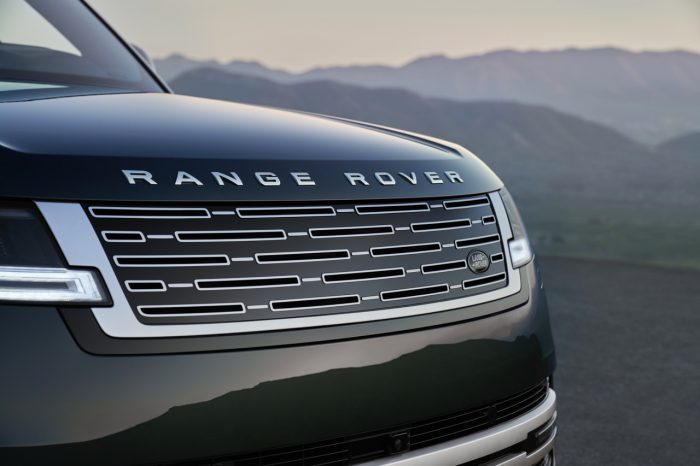 Range Rover Electric, lusso e stile. La prima della sua specie, 550 cv e 531 km di autonomia 3 Range Rover Electric 26 700x466