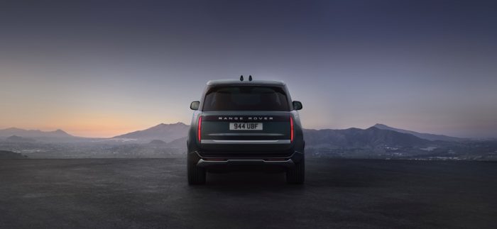 Range Rover Electric, lusso e stile. La prima della sua specie, 550 cv e 531 km di autonomia 6 Range Rover Electric 31 700x323
